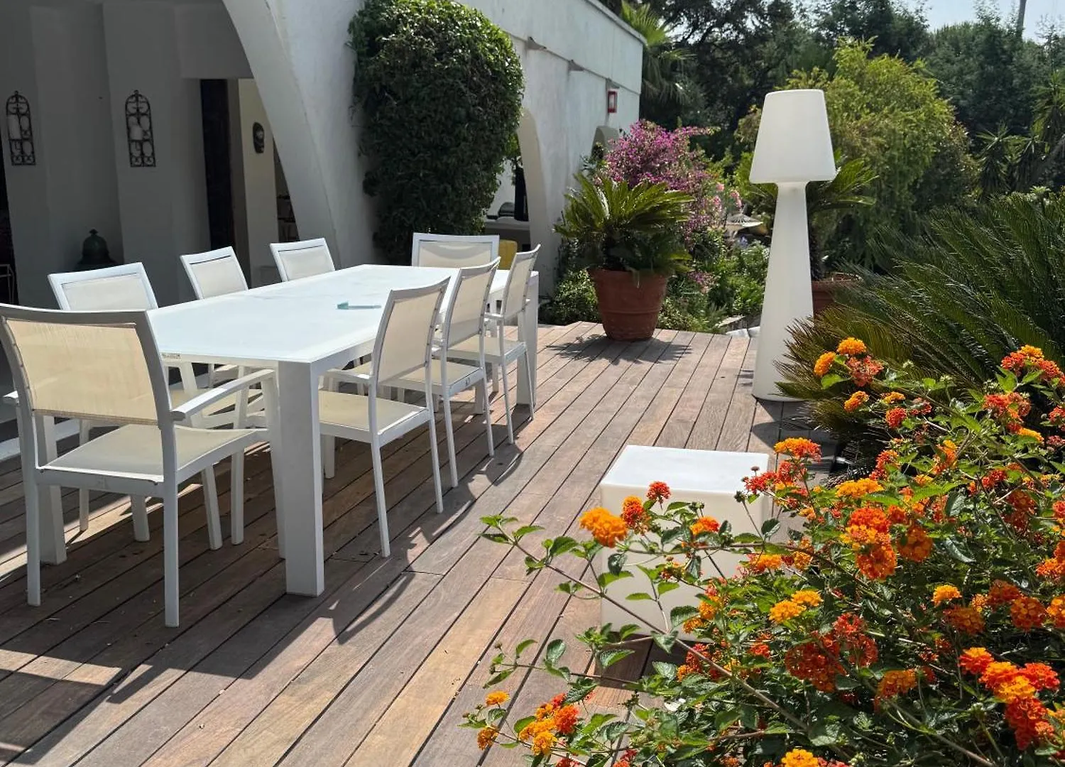 Villa Hirondelles 35 滨海卡瓦莱尔 住宿加早餐酒店